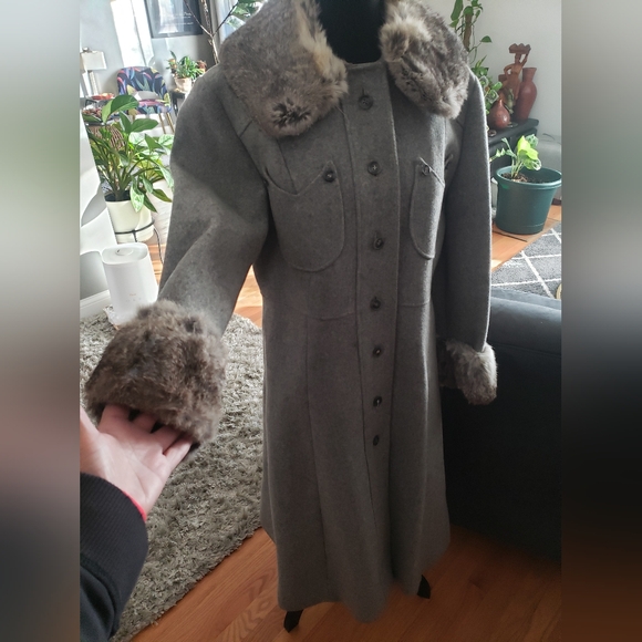 VINTAGE 1970's Wool/Rabbit Pea Coat! - Picture 15 of 15